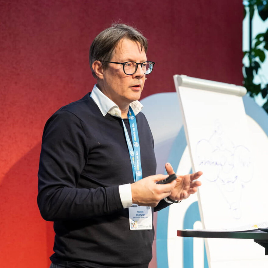 Markus Webhofer referiert beim Kongress der ÖHV