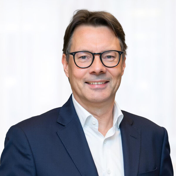 Markus Webhofer Portraitaufnahme von Markus Webhofer, Managing Partner am Institute of Brand Logic in Innsbruck, Tirol