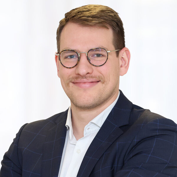 Moritz Ott Portraitaufnahme von Moritz Ott, Senior Consultant am Institute of Brand Logic in Innsbruck, Tirol