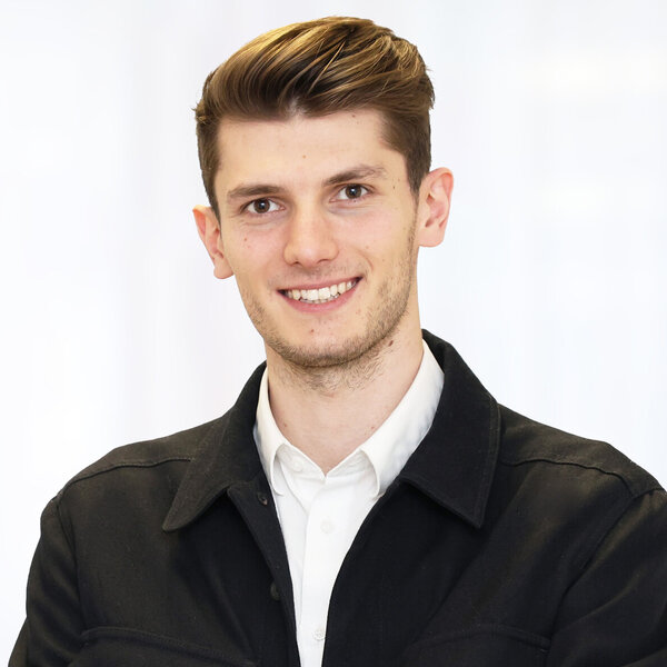 Lukas Drexel Portraitaufnahme von Lukas Drexel, Senior Consultant Institute of Brand Logic in Innsbruck, Tirol